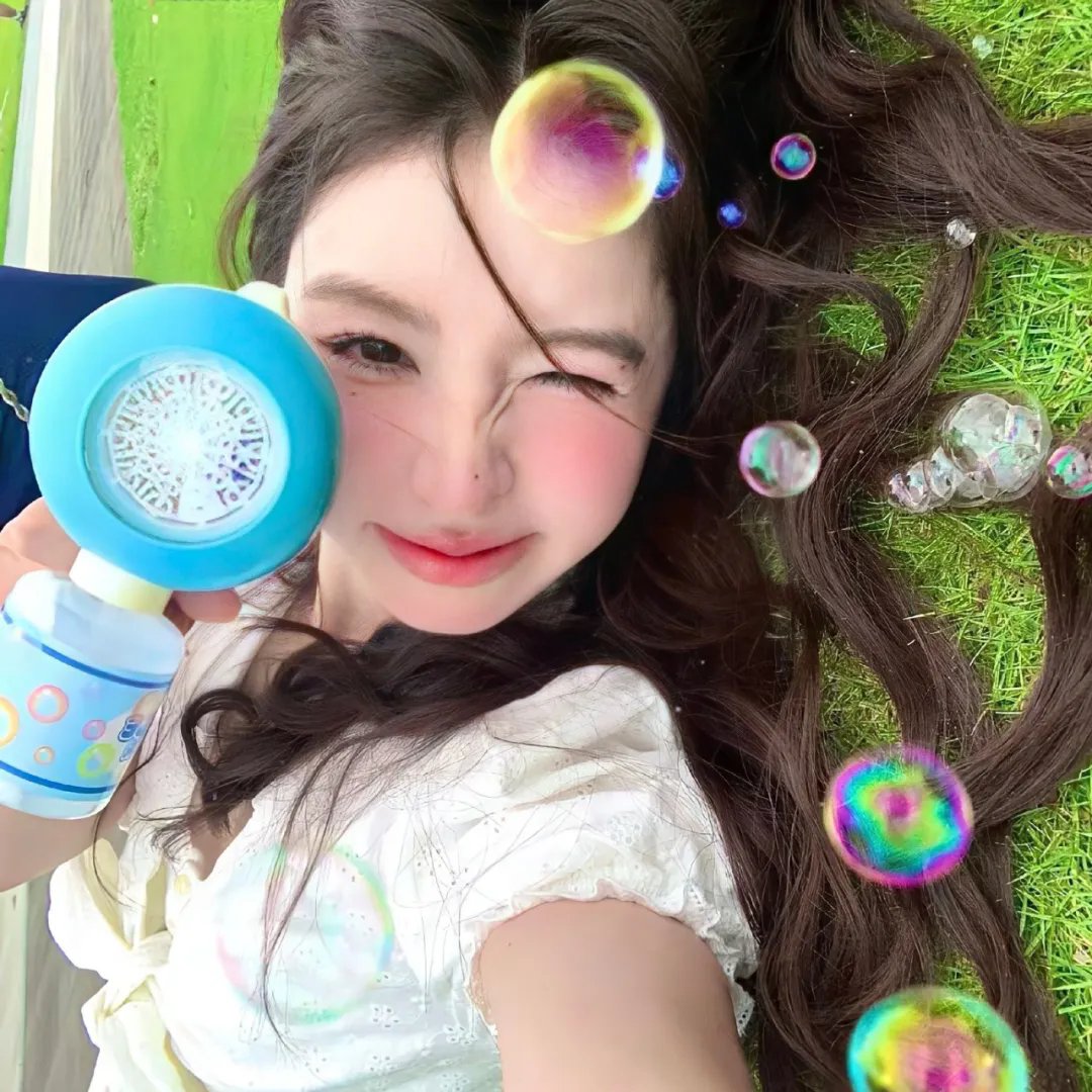 蒙娜丽莎与血月